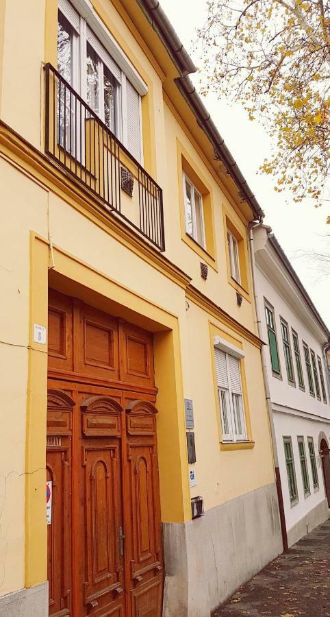 Foglal-Lak Apartman Eger Exteriér fotografie